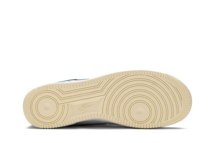 Nike Air Force 1 Low SP Undefeated 5 On It Dunk vs. AF1
