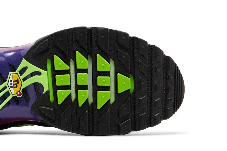 Nike Air Max Plus Rebellious Air Fireberry