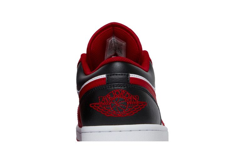 Jordan 1 Low Bulls